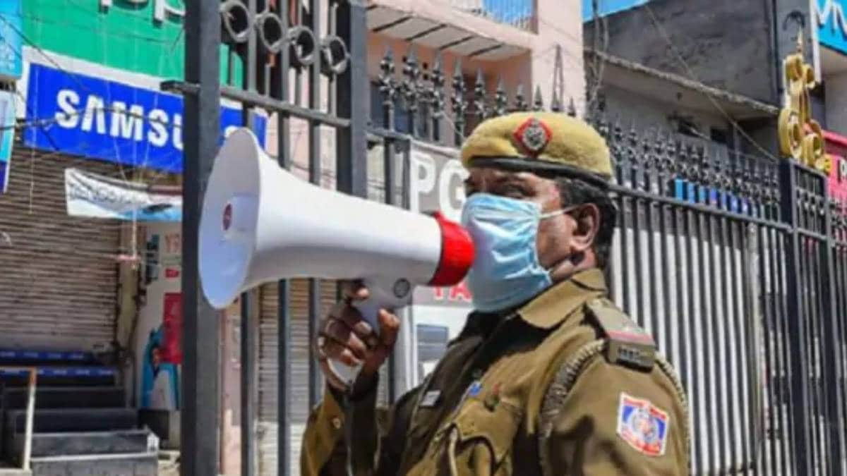 पुलिसकर्मी कोरोना की चपेट में (File-PTI)