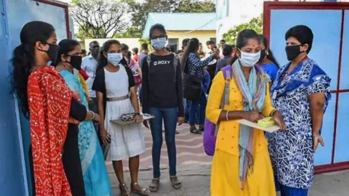 कोटा में फंसे बच्चों के लिए सरकार ने 200 बसें चलवा दीं (File- Aaj Tak)