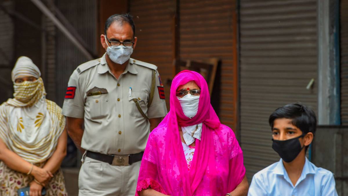 देश में कोरोना के मामलों में लगातार बढ़ोतरी (फोटो-PTI)