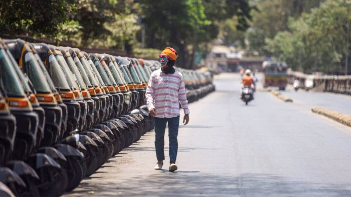 कोरोना से जंग (फाइल फोटो-पीटीआई)