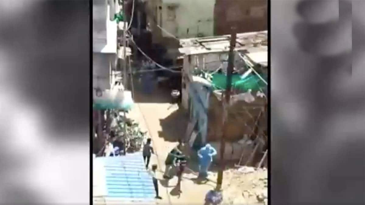 जीवनरक्षकों पर हमला