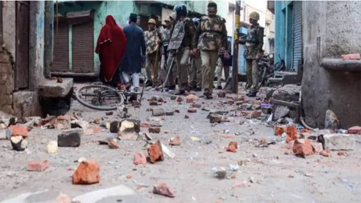 लॉकडाउन में पुलिस पर पथराव (फाइल फोटो)