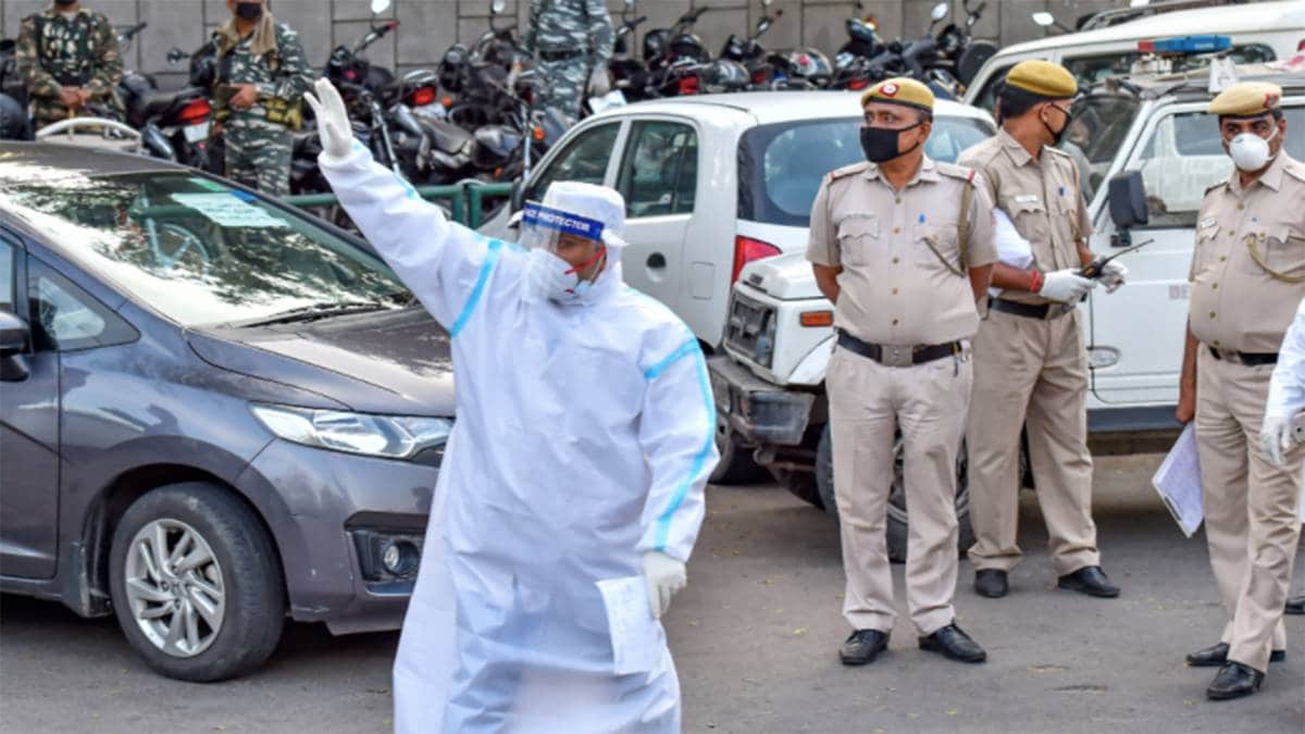 देश में कोरोना के मामलों में लगातार बढ़ोतरी (फोटो-PTI)