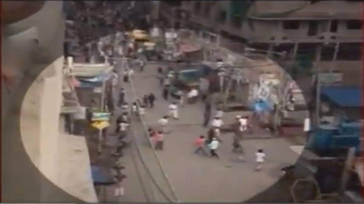 कोरोना योद्धाओं पर पत्थरबाजी