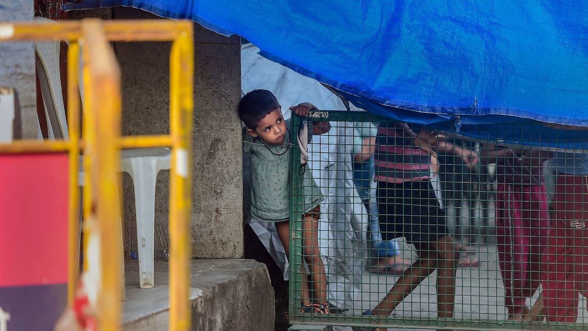 कोरोना से जंग (फाइल फोटो-पीटीआई)