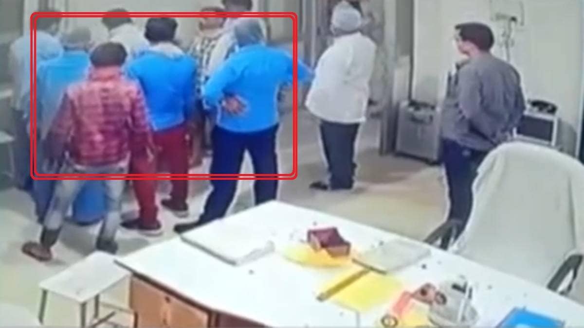 स्वास्थ्यकर्मियों पर हमला