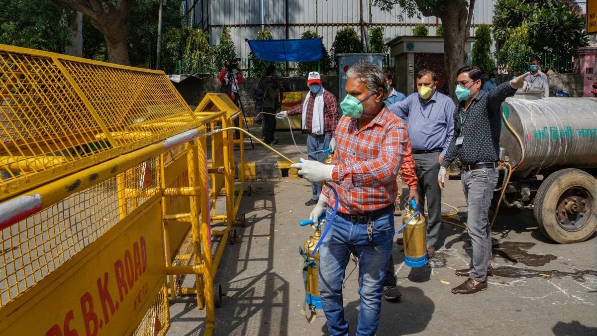 देश में कोरोना के मामलों में लगातार बढ़ोतरी (फोटो-PTI)