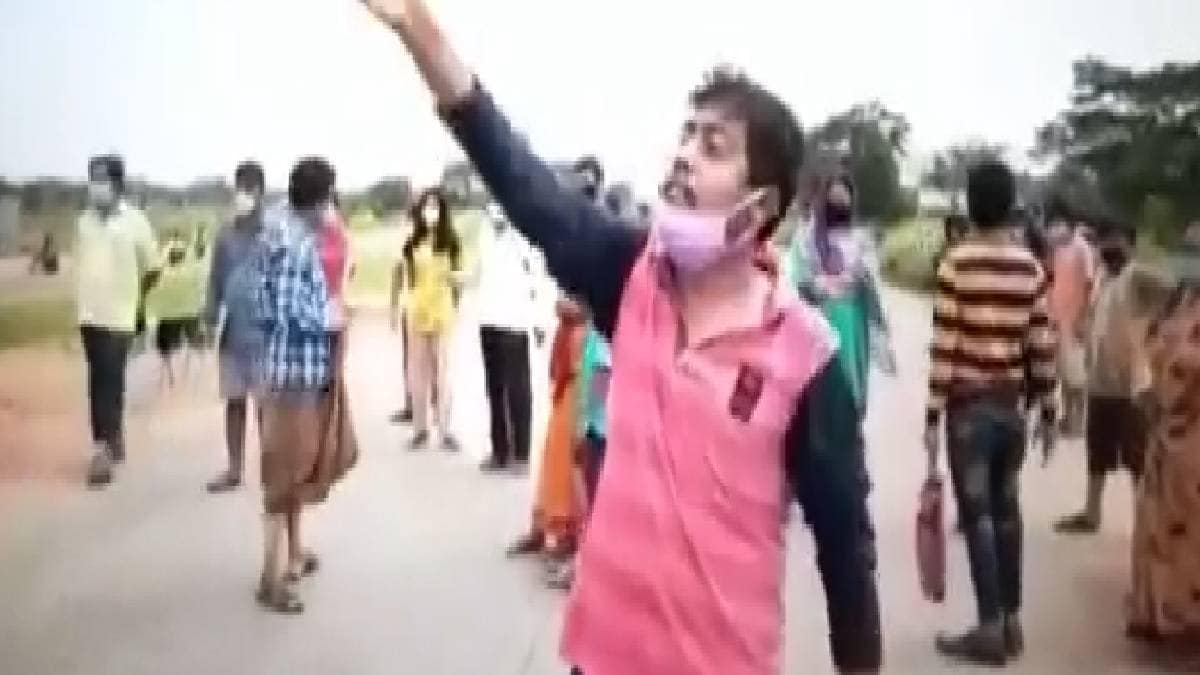 बंगाल बार्डर पर फंसे 100 से ज्यादा लोग