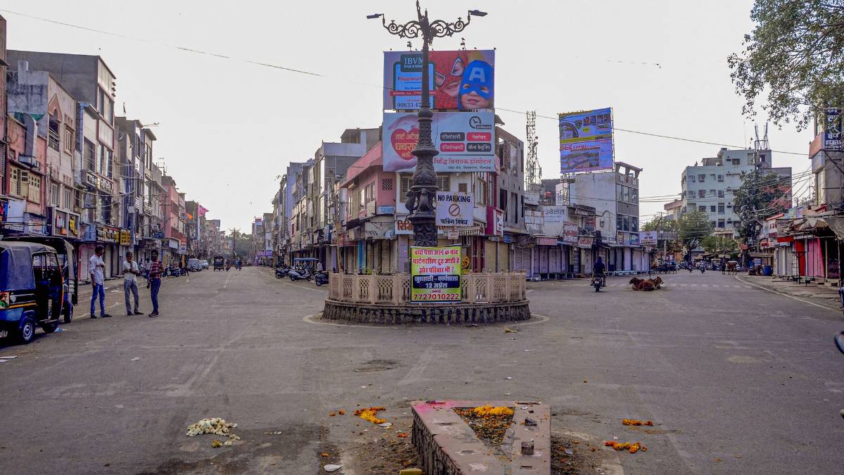 कोरोना से जंग (फाइल फोटो-पीटीआई)