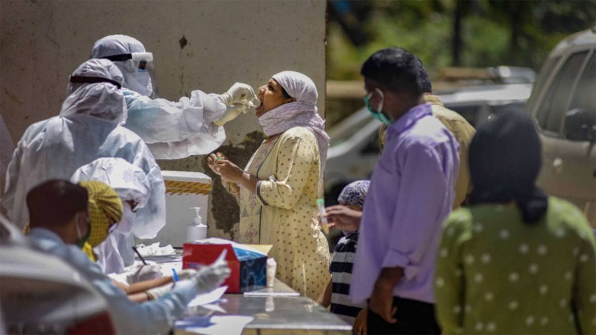 देश में कोरोना के मामलों में लगातार बढ़ोतरी (फोटो-PTI)