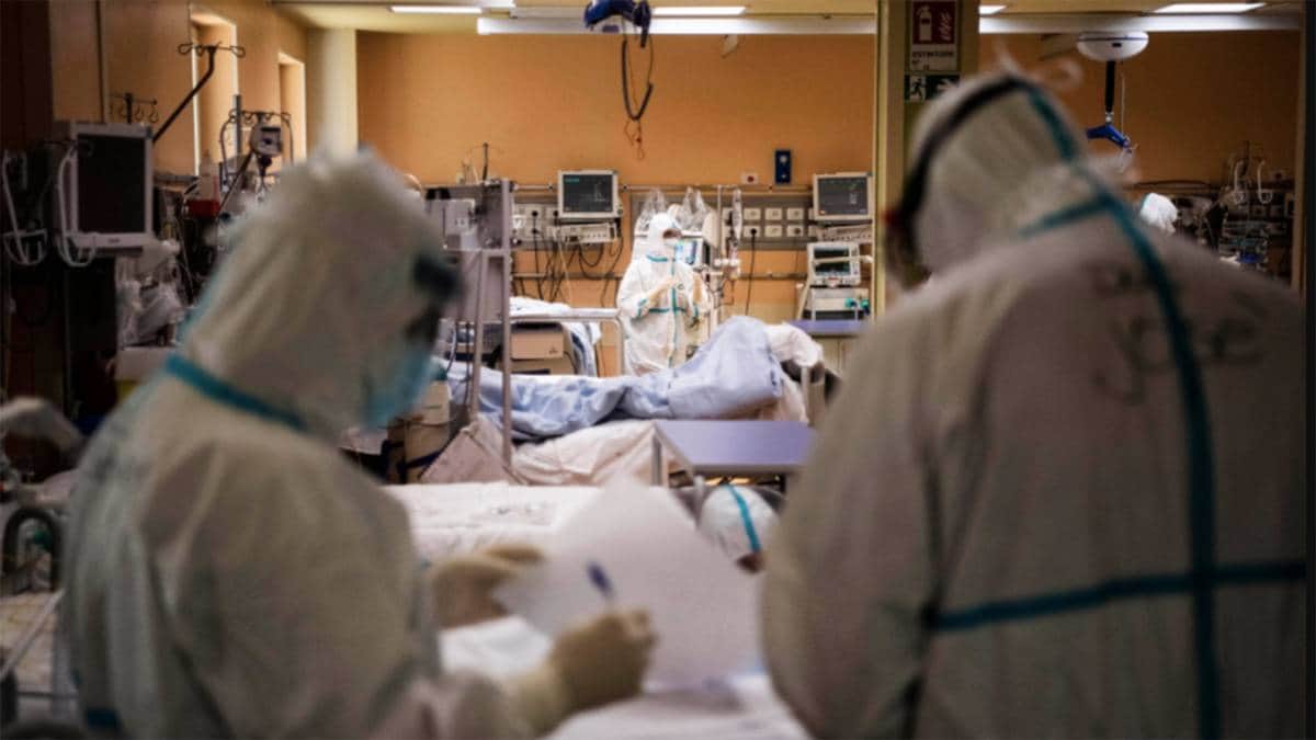 कोरोना का शिकार हुई दुनिया (फोटो-पीटीआई)