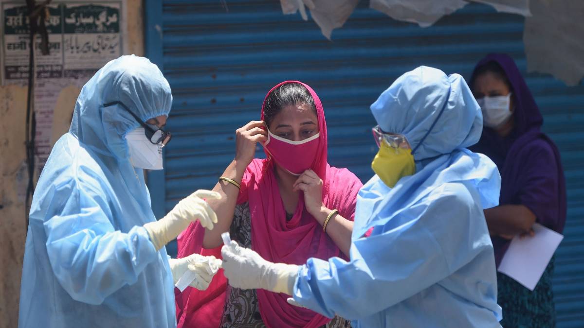 देश में कोरोना के मामलों में लगातार बढ़ोतरी (फोटो-PTI)