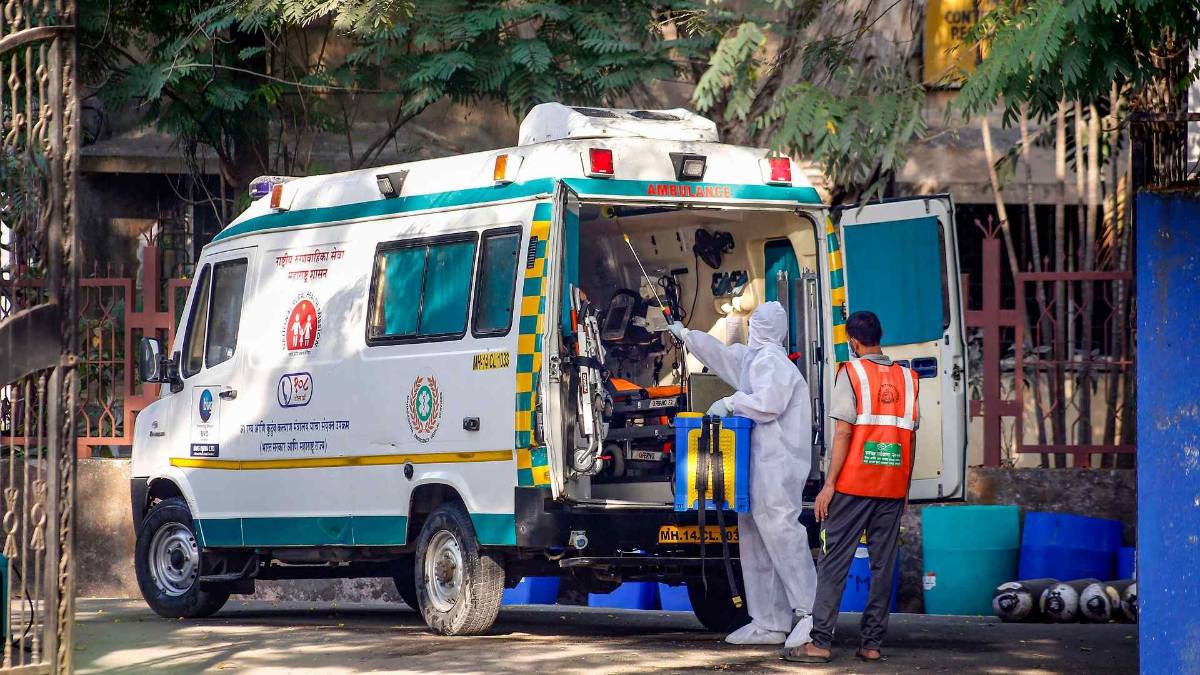 Coronavirus: मरीजों के लिए तैनात एंबुलेंस