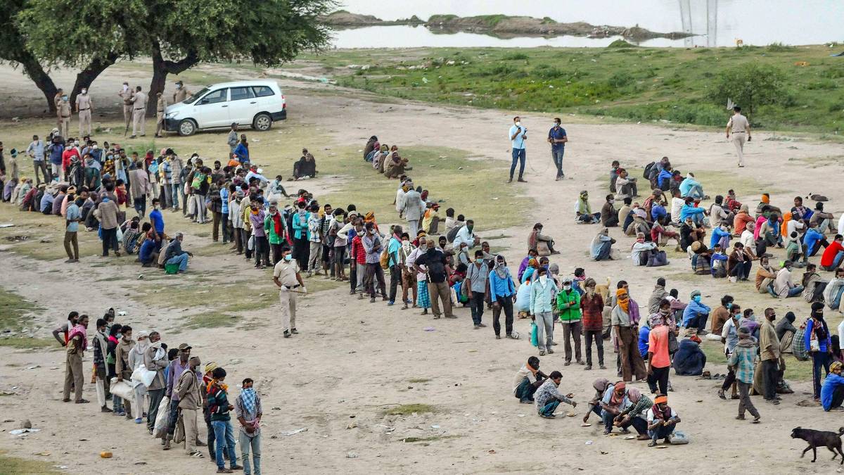 देश में कोरोना के मामलों में लगातार बढ़ोतरी (फोटो-PTI)