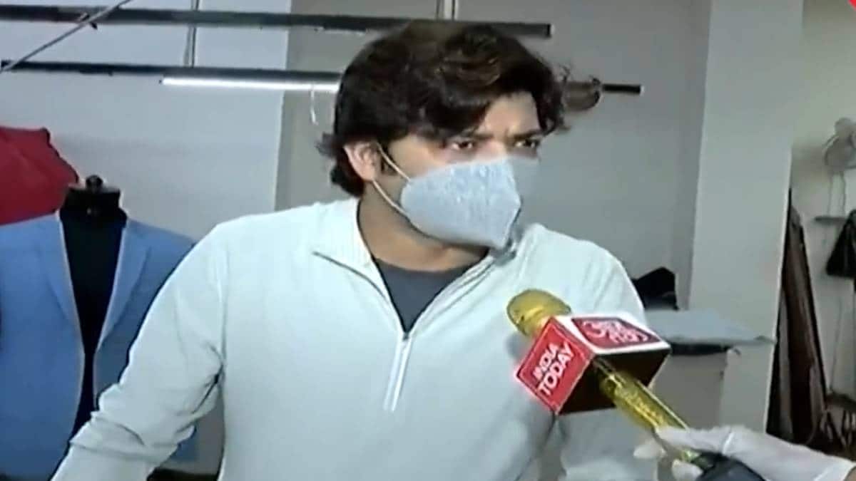 डिज़ाइनर मनीष त्रिपाठी