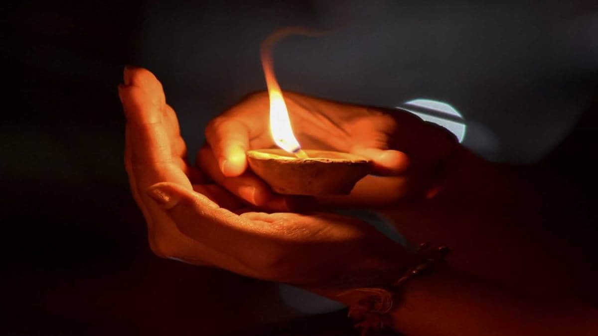 दीया जलाने के लिए देशभर से पीएम ने किया आह्वान