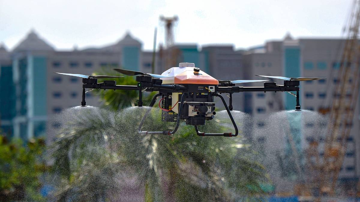 ड्रोन से हो रहा सैनिटाइजेशन  (फाइल फोटो)