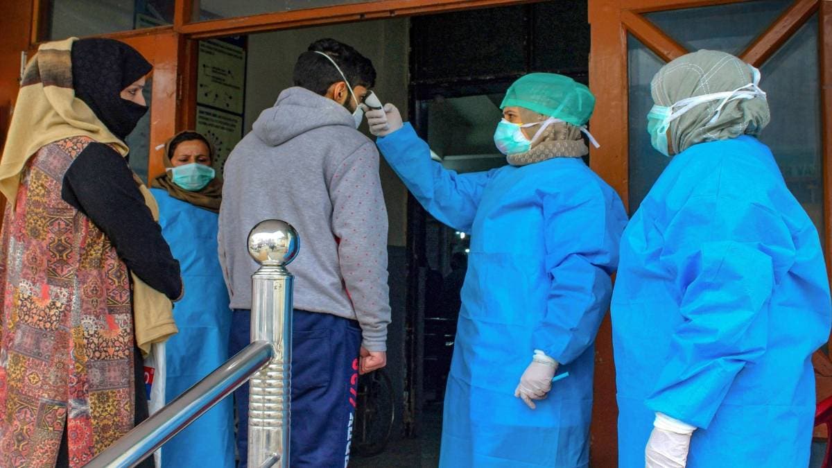 कोरोना के मरीजों की संख्या लगातार तेजी (File-PTI)