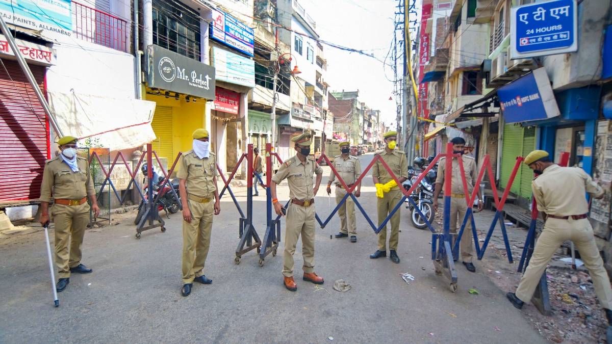 कोरोना से जंग (फाइल फोटो-पीटीआई)