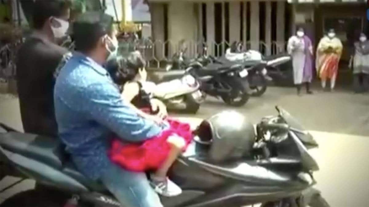 ड्यूटी के बीच बेचैन मां की ममता