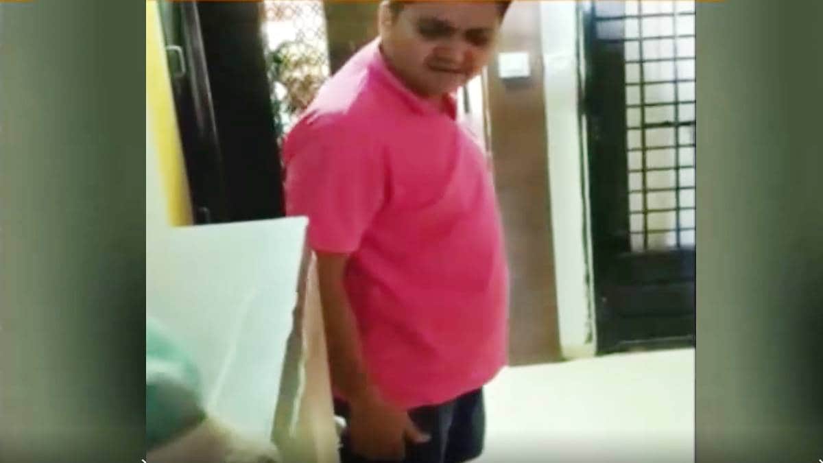 कोरोना के खिलाफ डॉक्टरों की जंग जारी