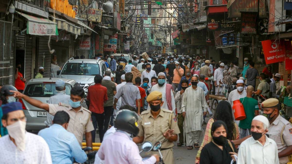 लोगों ने नियमों को ताक पर रखा