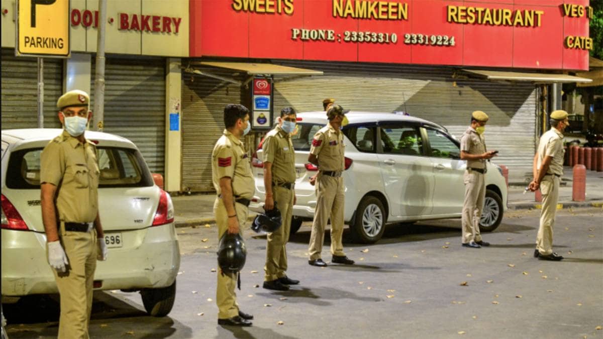 दिल्ली-यूपी के कई इलाके सील (फोटो-पीटीआई)