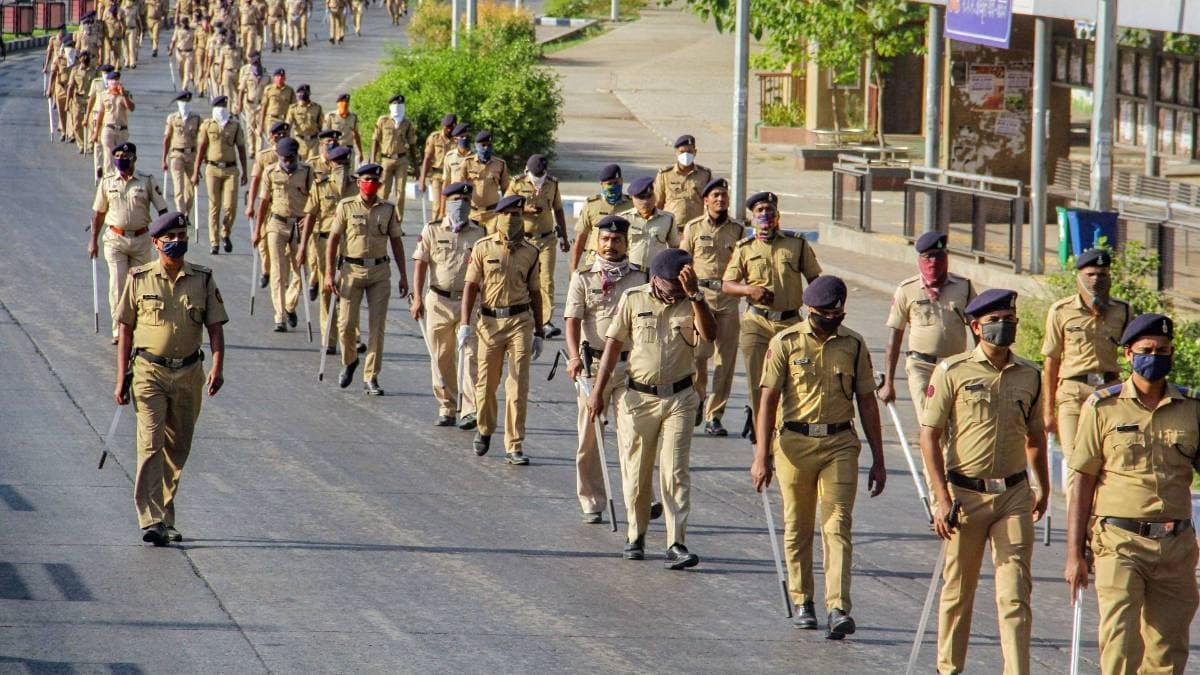 सभी कोरोना हॉटस्पॉट इलाकों में पुलिस की सख्ती