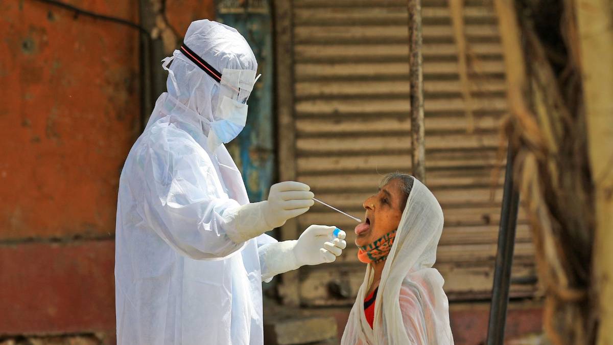 देश में कोरोना के मामलों में लगातार बढ़ोतरी (फोटो-PTI)
