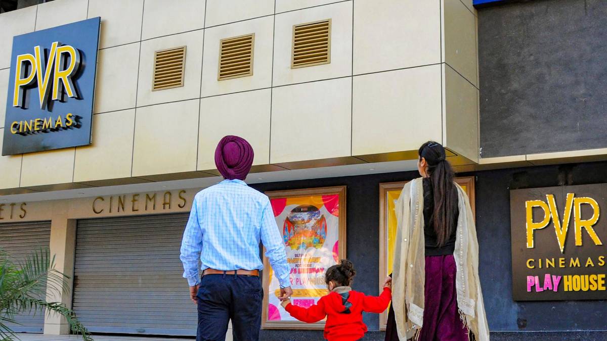 संकट मे सिनेमा इंडस्ट्री (फोटो-पीटीआई)