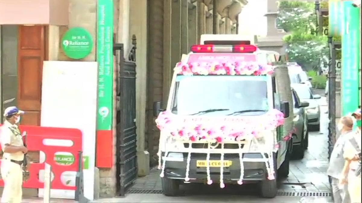 Rishi Kapoor funeral at Mumbai Chandanwadi Crematorium