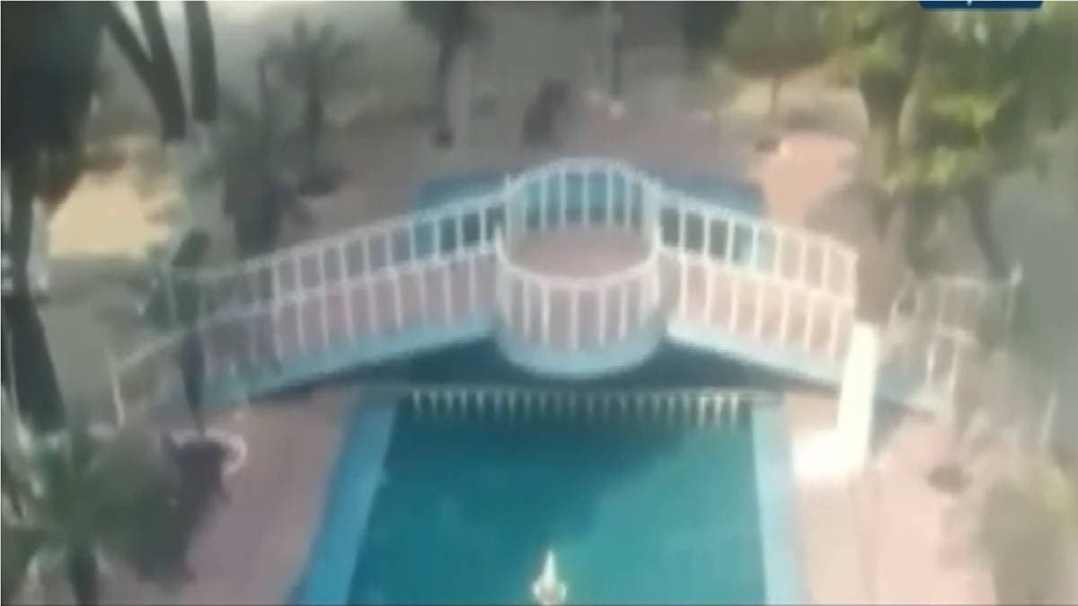 मौलाना के फार्म हाउस के अंदर का नजारा