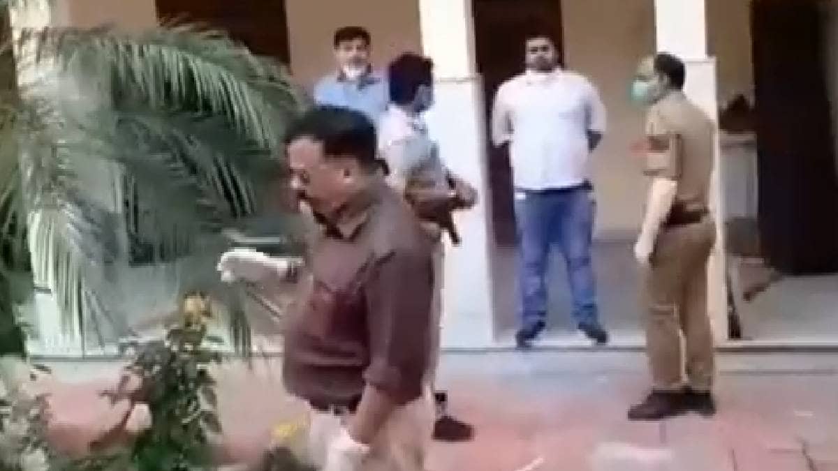 मौलाना के फार्म हाउस पर छापेमारी