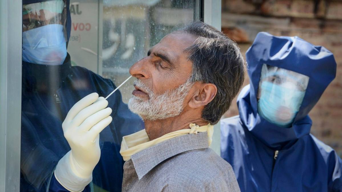 कोरोना वायरस जांच (File-PTI)