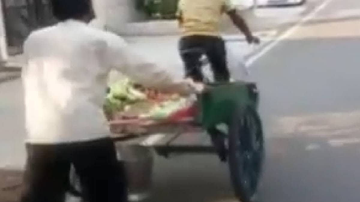 बीजेपी विधायक ने सब्जीवाले को दी धमकी