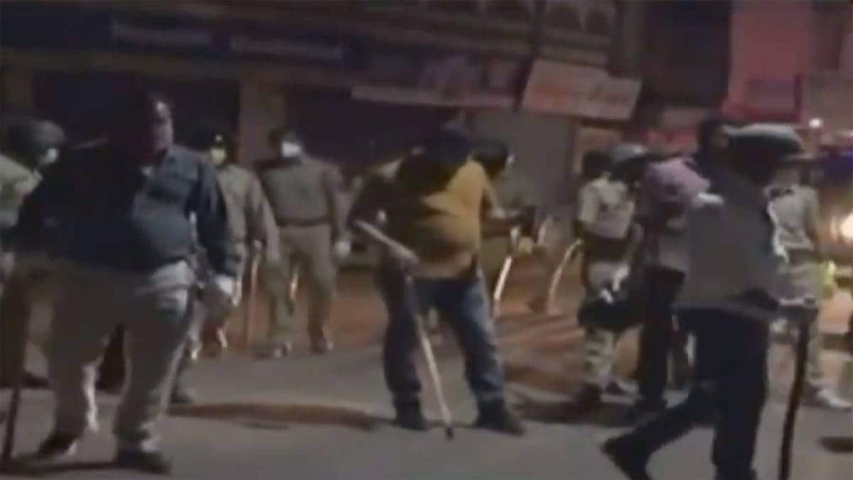 पुलिस पर हमला