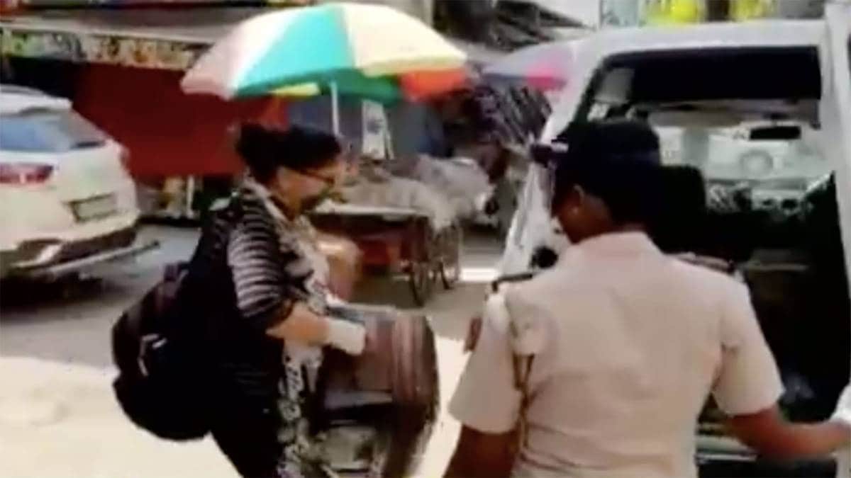 पुलिस ने महिला की यूं की मदद