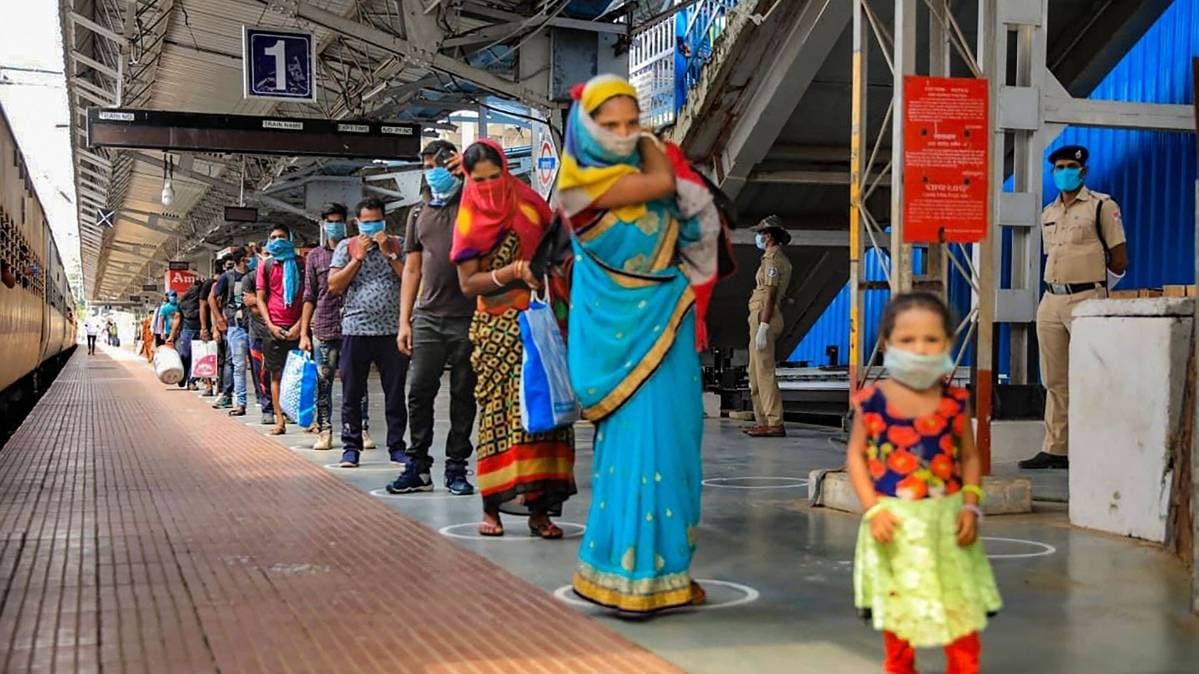 मजदूरों के ट्रेन यात्रा के किराये पर बवाल (File-PTI)