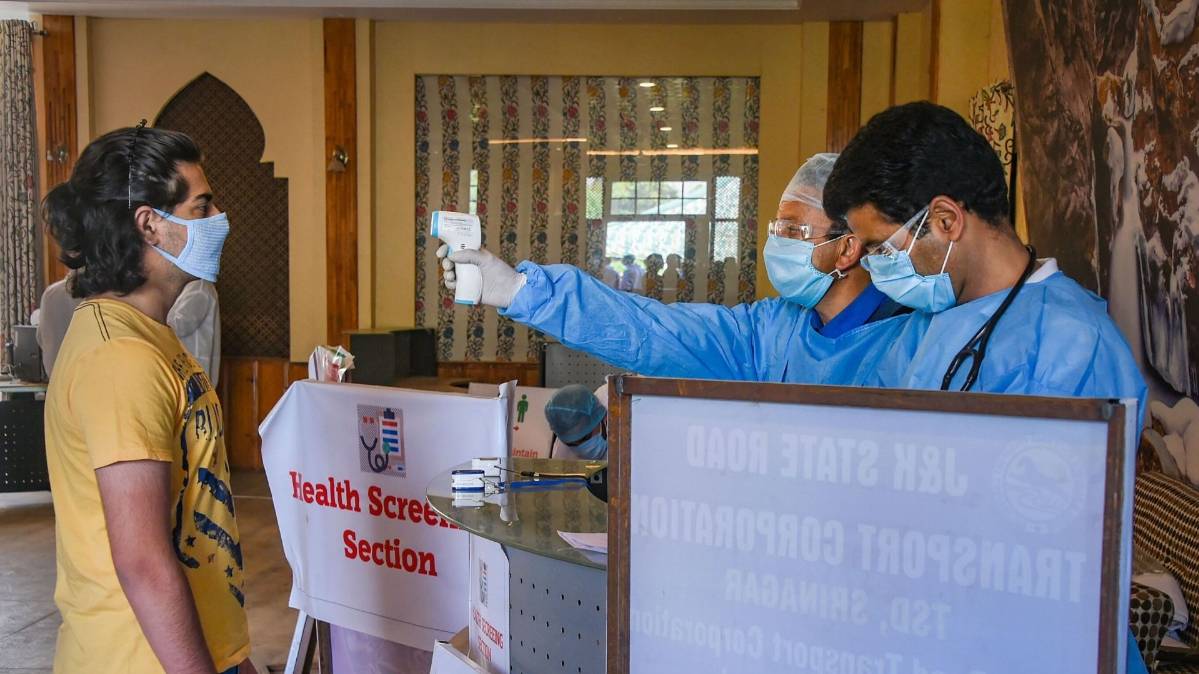 देश में अबतक कोरोना से 56 हजार से ज्यादा लोग संक्रमित (File-PTI)