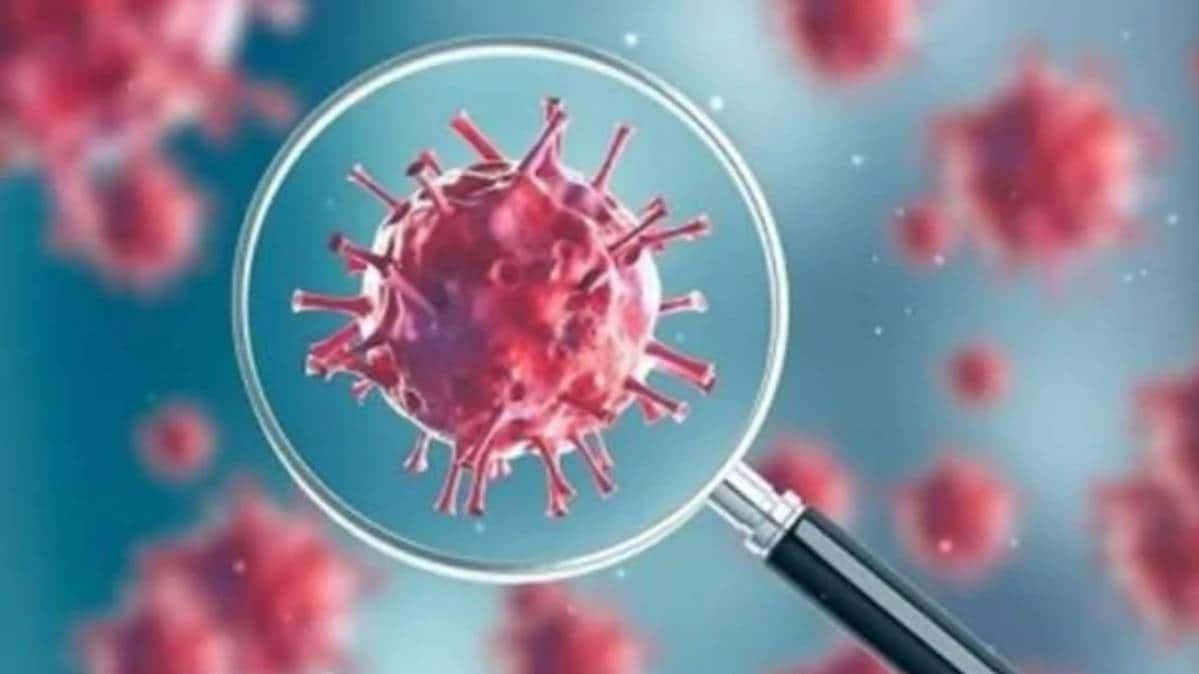 कोरोना की बार-बार अलग ढंद से शरीर पर कर रहा है हमला (File- Aaj Tak)
