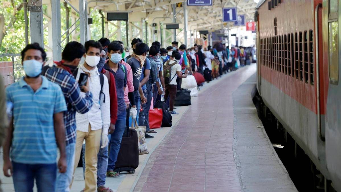 शाम छह बजे से होगी स्पेशल ट्रेनों की टिकट बुकिंग (File-PTI)