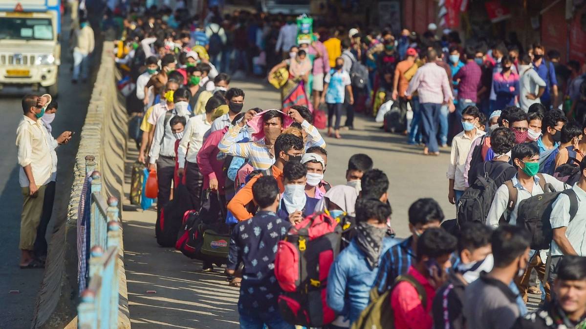 मजदूर घर जाने को लेकर धैर्य खो रहे हैं (File-PTI)