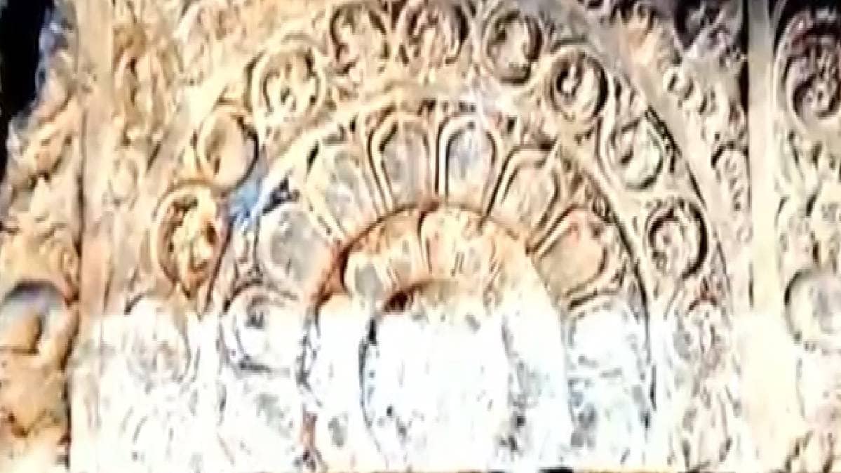 राम जन्मभूमि से निकलीं मूर्तियां