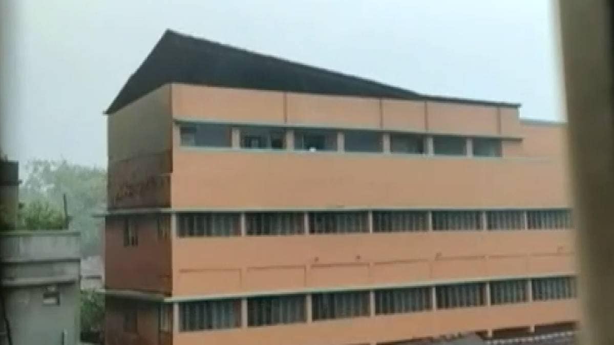 अम्फान तूफान से मची तबाही