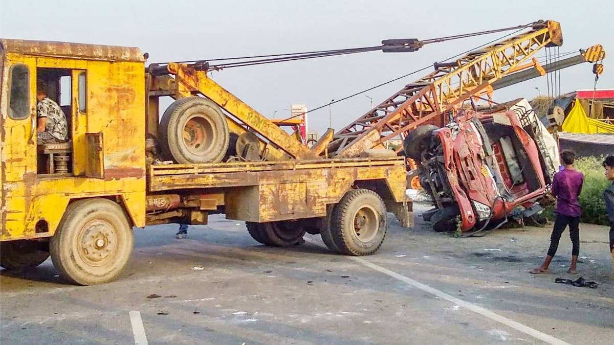 24 labourers killed in UP's Auraiya road accident (Photo- PTI)