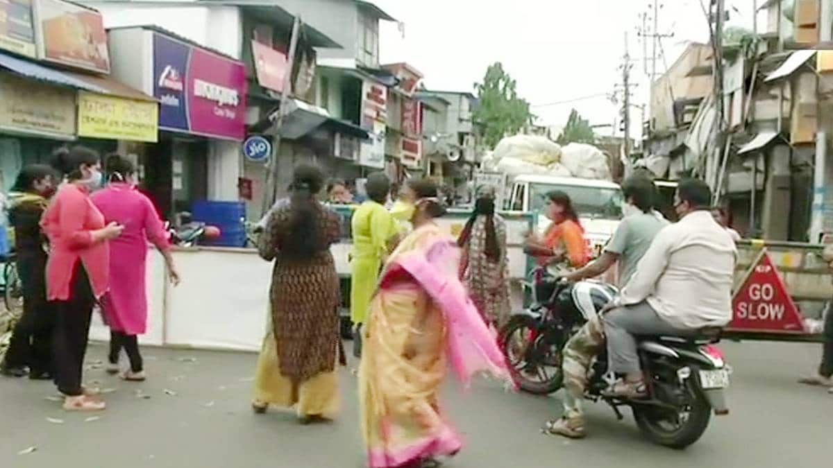 Kolkata road blocke demanding restoration of electricity water supply after Amphan