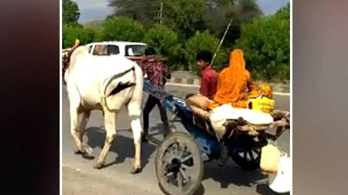 कोरोना के दौर में मजदूर ऐसे कर रहे हैं पलायन