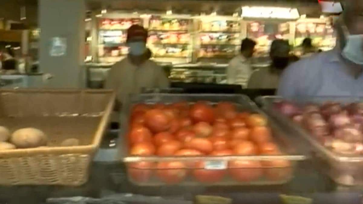 Big Sweets Shopkeepers Starts Selling Vegetables and grains amid Lockdow