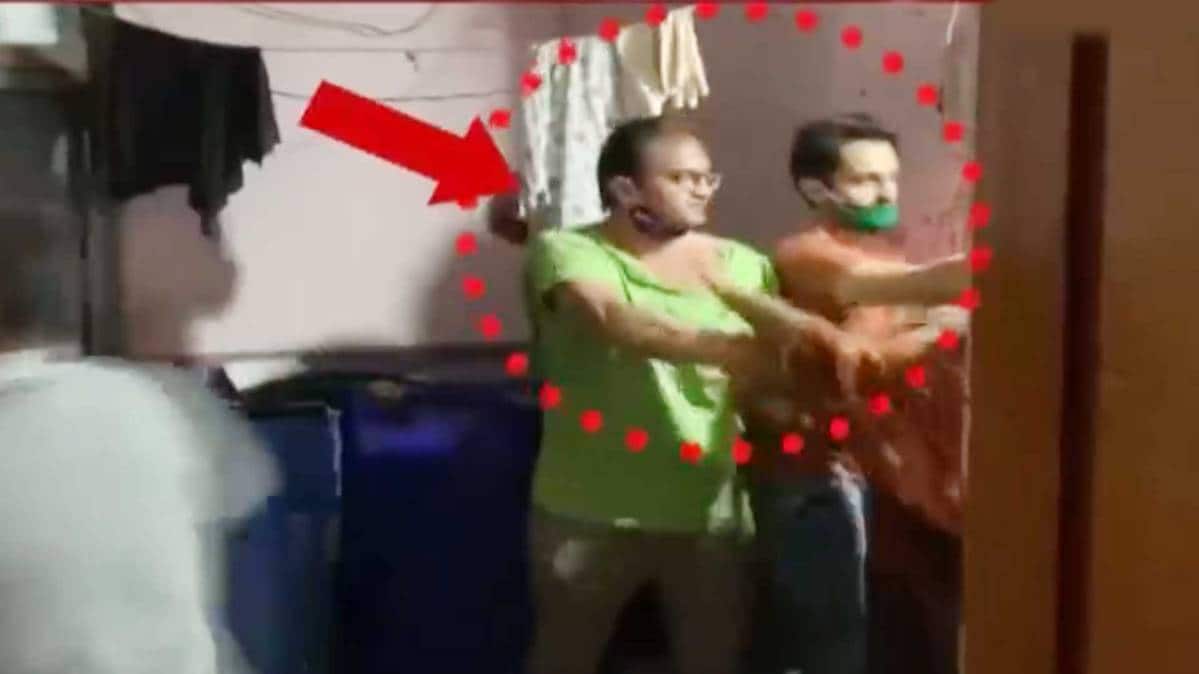 कैमरे में कैद हुई मारपीट