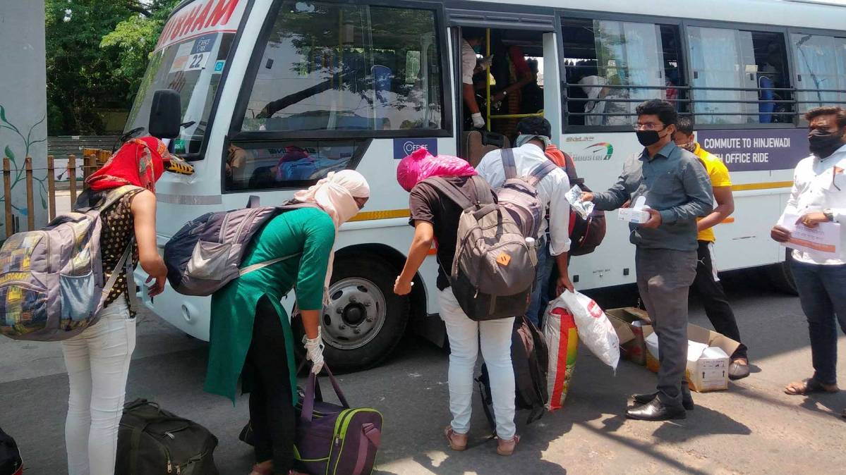 बसों पर राजनीति तेज